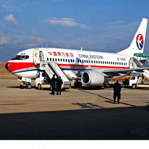 三亚机场空运航空快运业稳步发展的原因是什么？